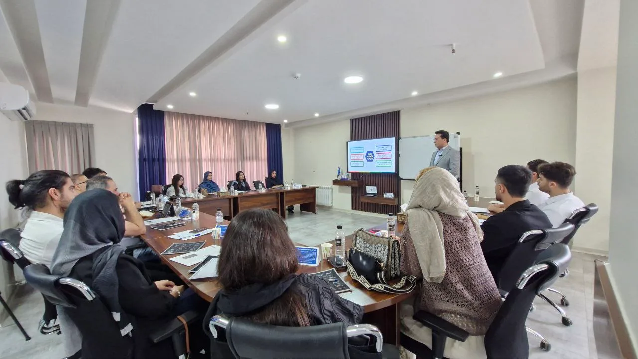سمینار آموزشی تحلیلگران برتر