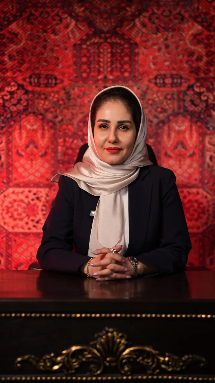 نیلوفر معراجی، بنیانگذار آموزشگاه تحلیلگران برتر